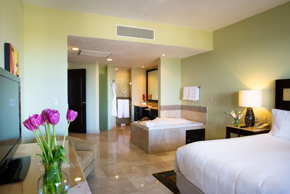 3 BEDROOMS, OCEAN FRONT