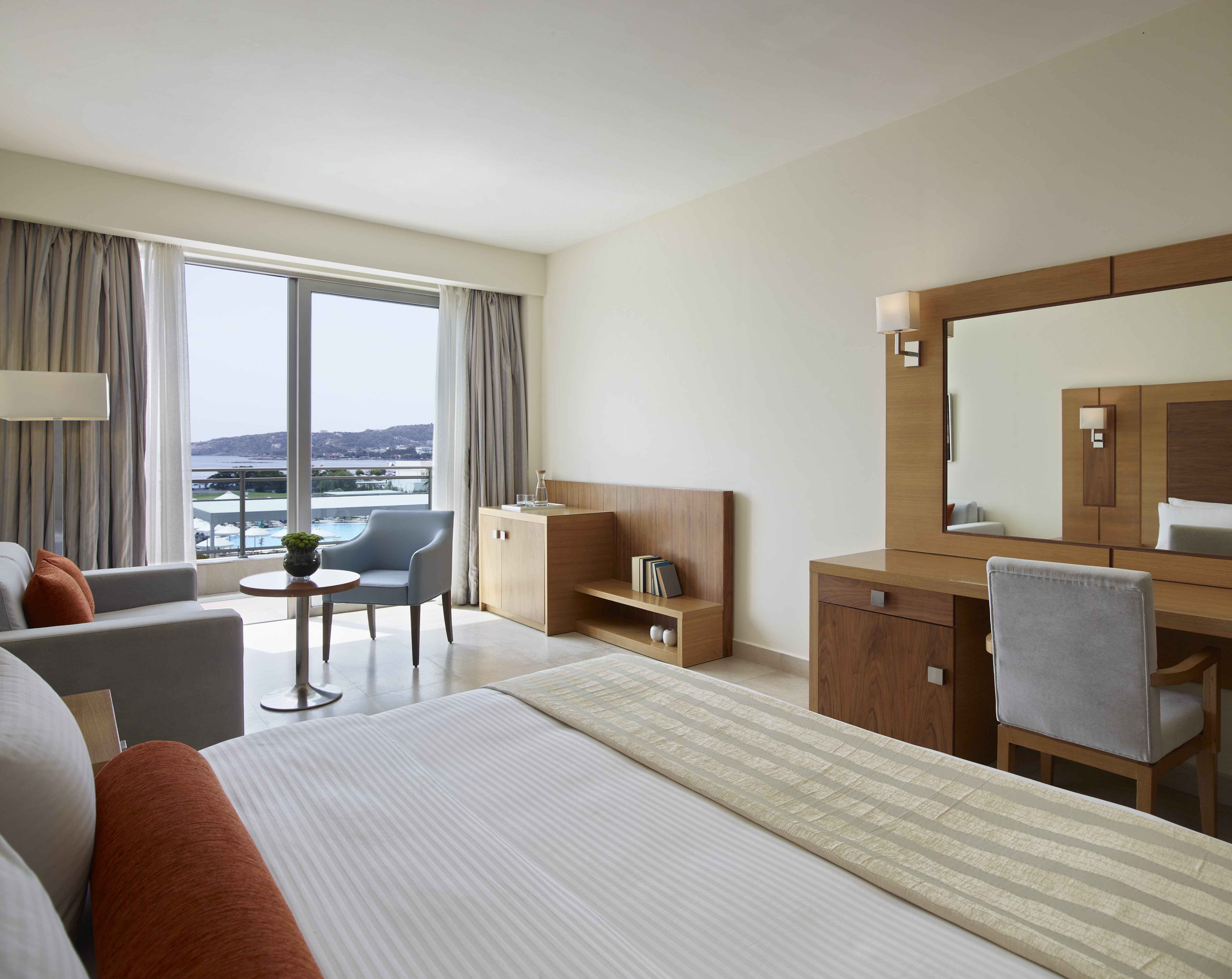 JUNIOR SUITE SHARING POOL SEA VIEW