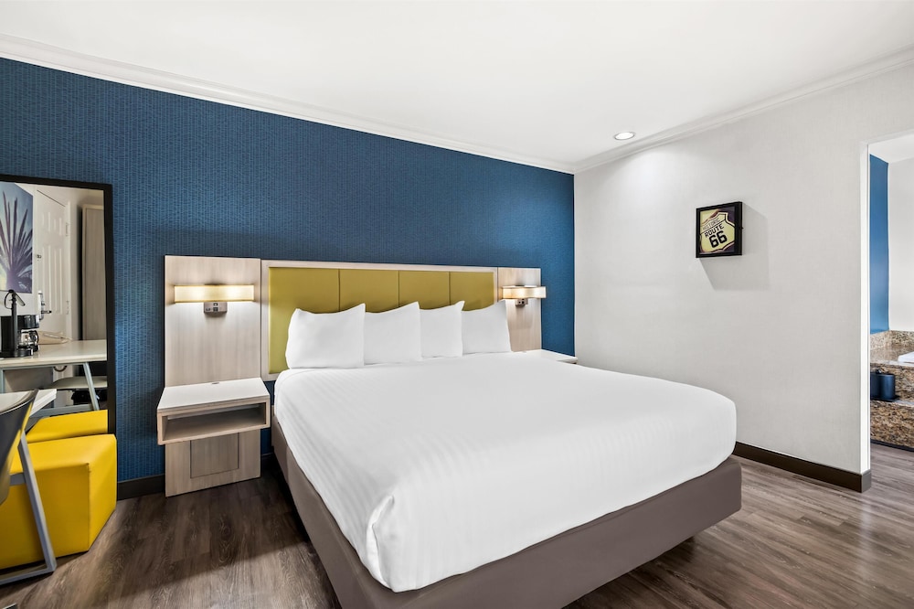 Room at Surestay Hotel By Best Western Santa Monica, SANTA MONICA - CA