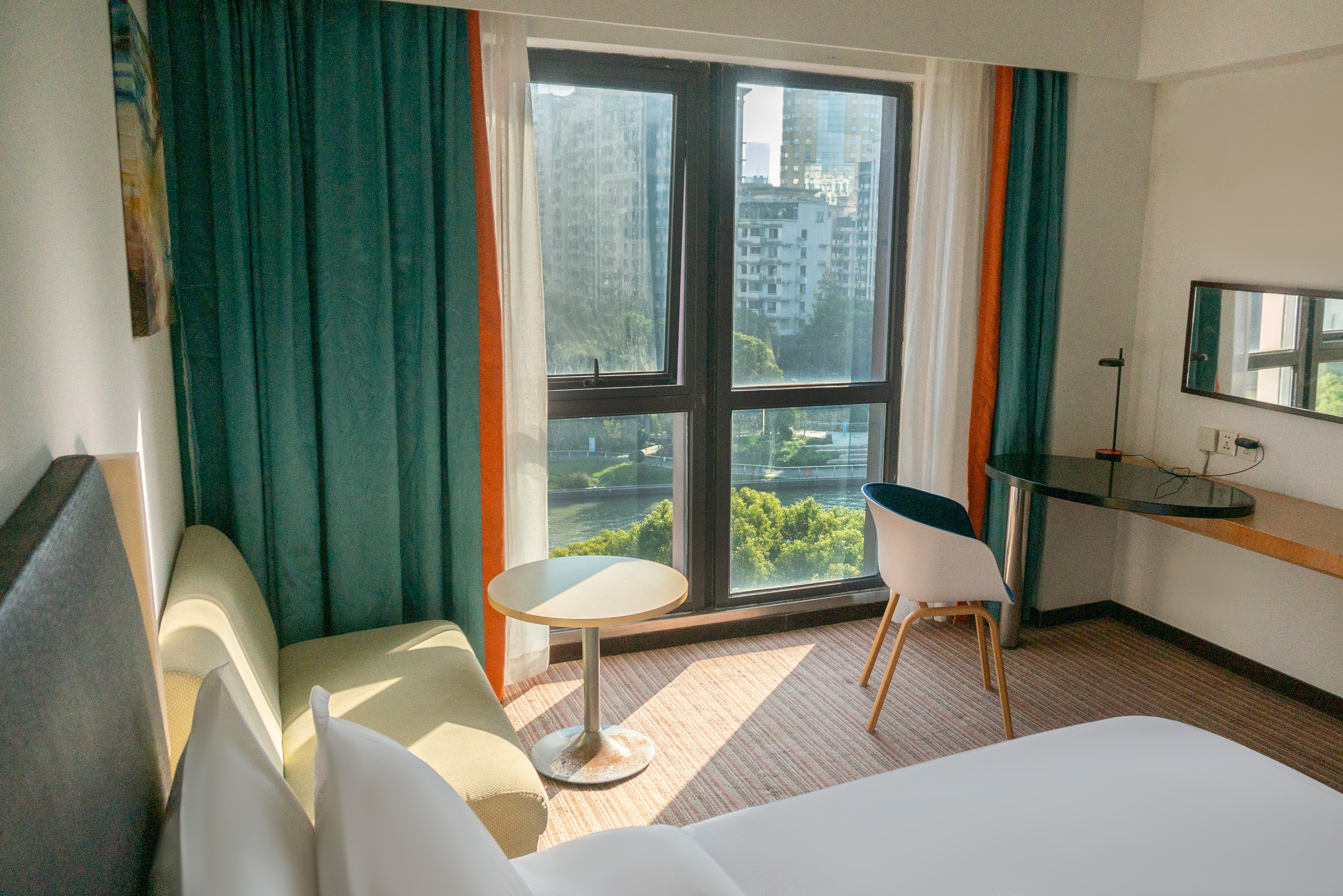 Holiday Inn Express Shanghai Putuo 18/50