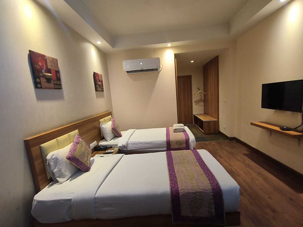 DELUXE, TWIN BEDS