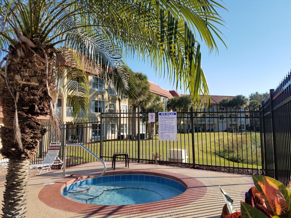 Parc Corniche Condominium Suites 59/62