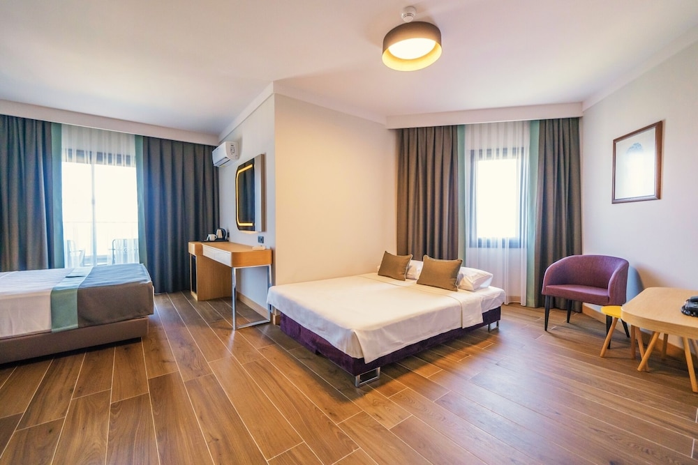 Premier Nergis Beach Hotel 12/50