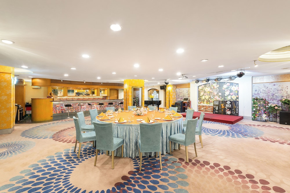 restaurant cafeteria