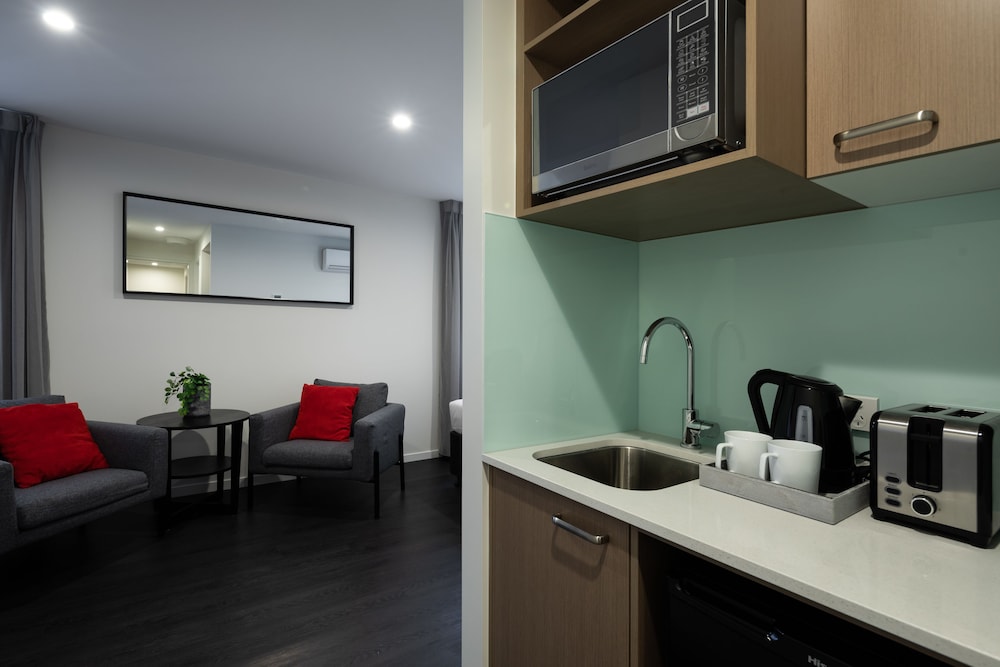 Ascot Budget Inn 62/77