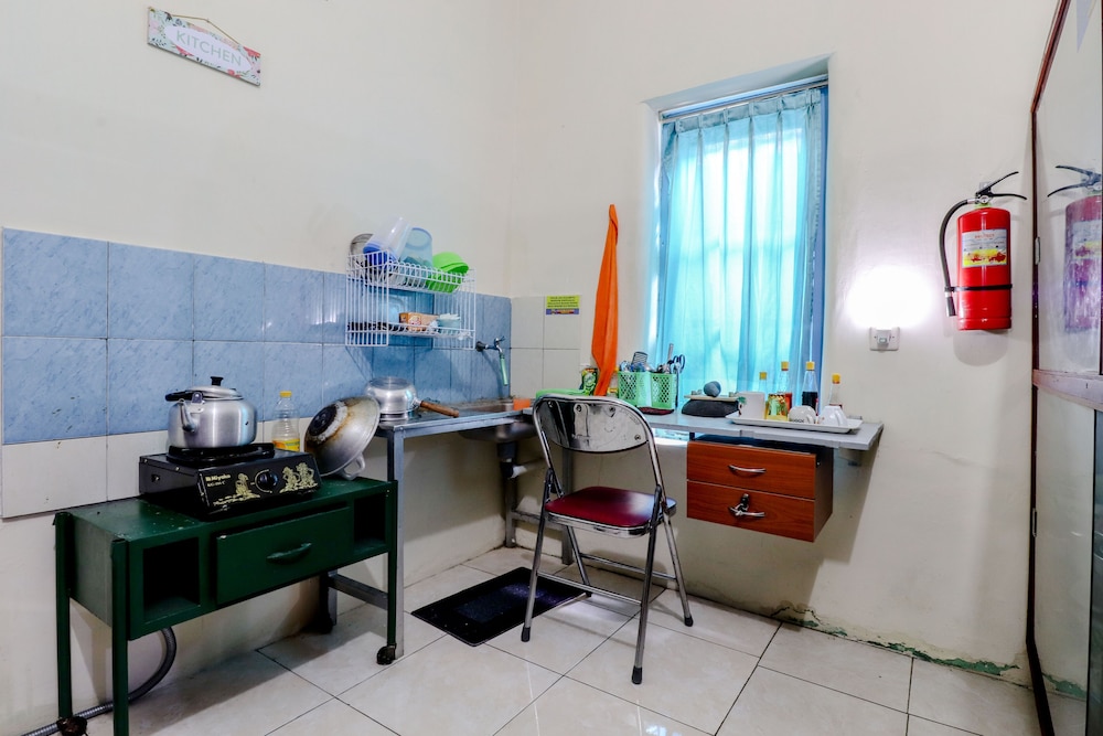Bahagia Sederhana Home Stay - Hostel by ZUZU 15/50