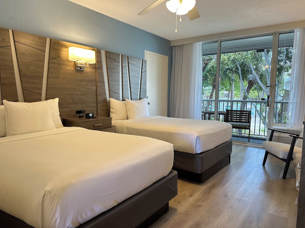 Oasis, Deluxe, 2 Double Beds