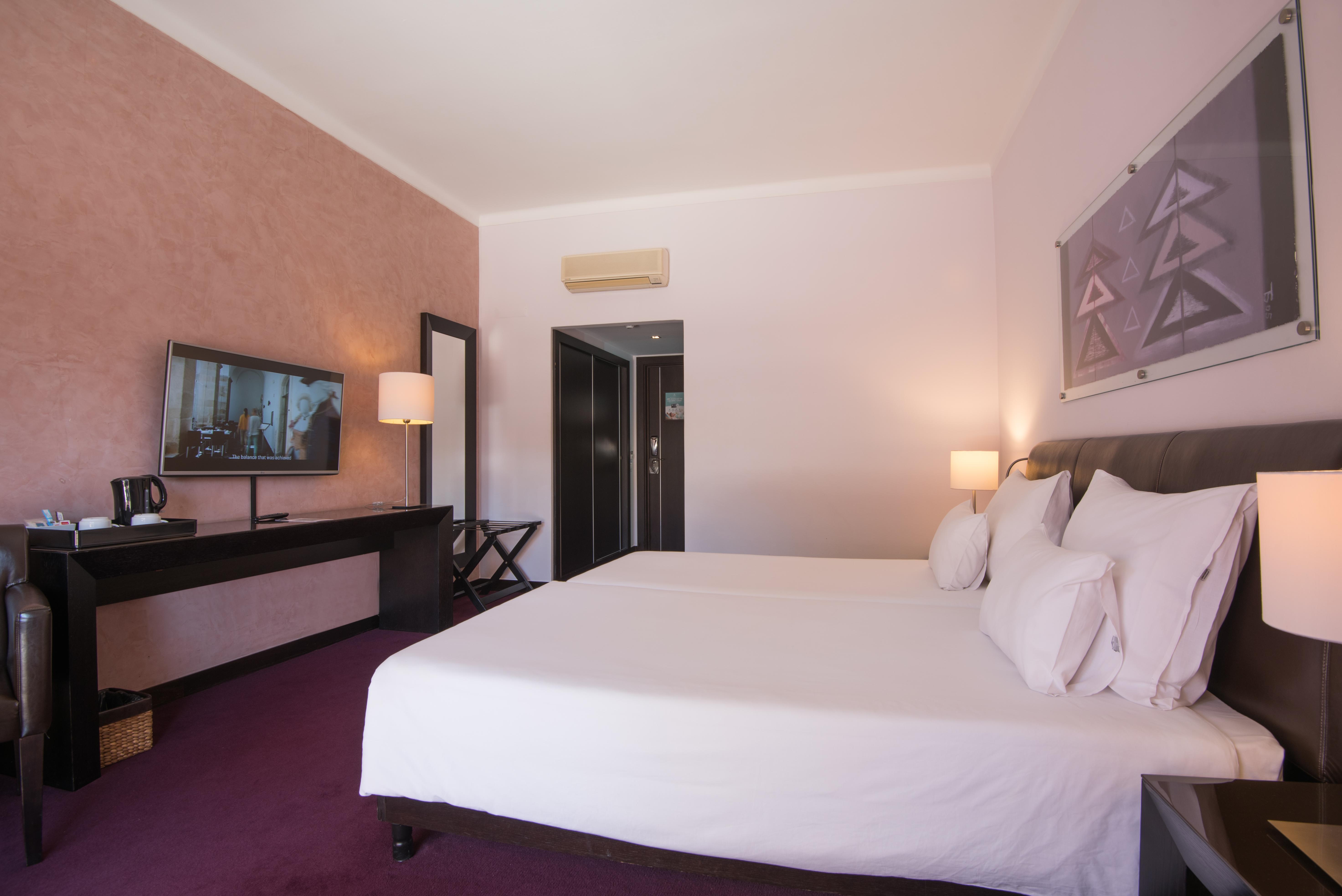 Room, Twin Beds, Balcony