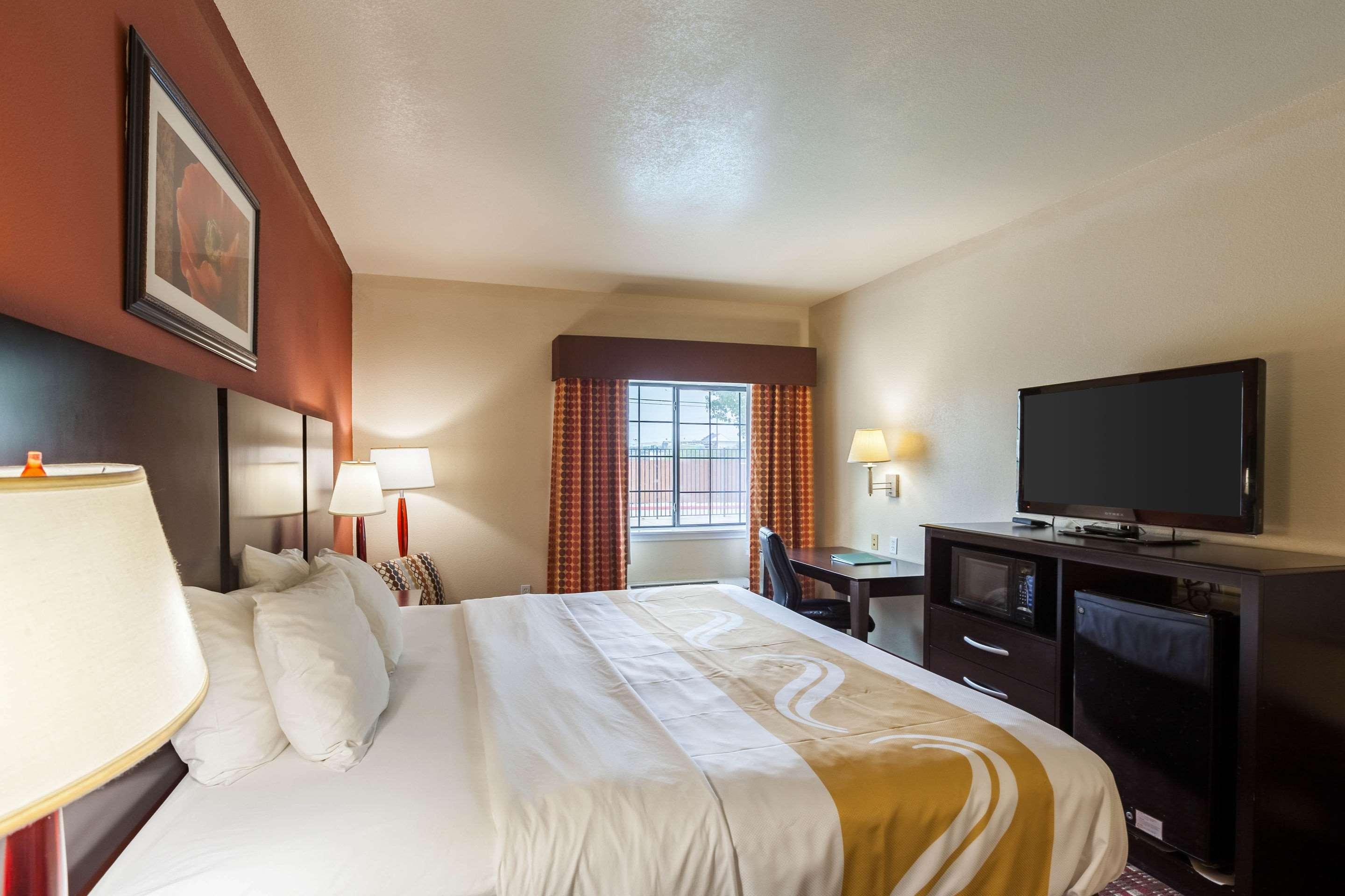 ROOM, KING BED