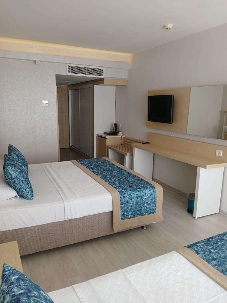 Pirates Park Resort 12/55