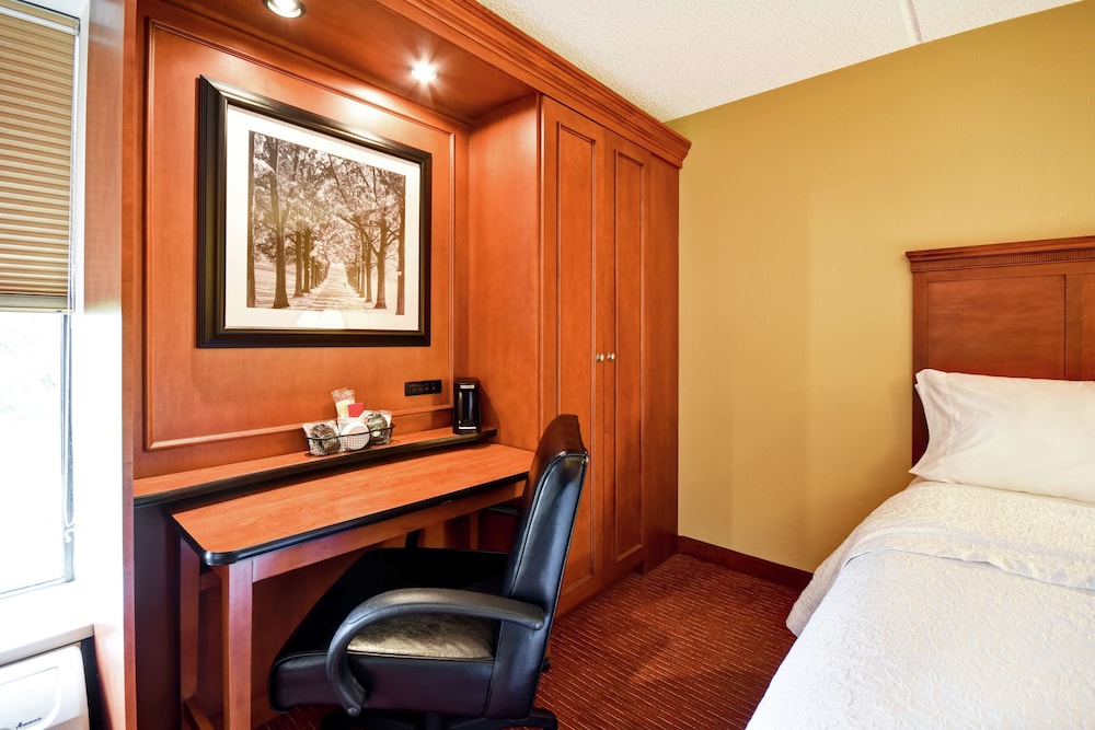 Hampton Inn Louisville-Airport 30/56