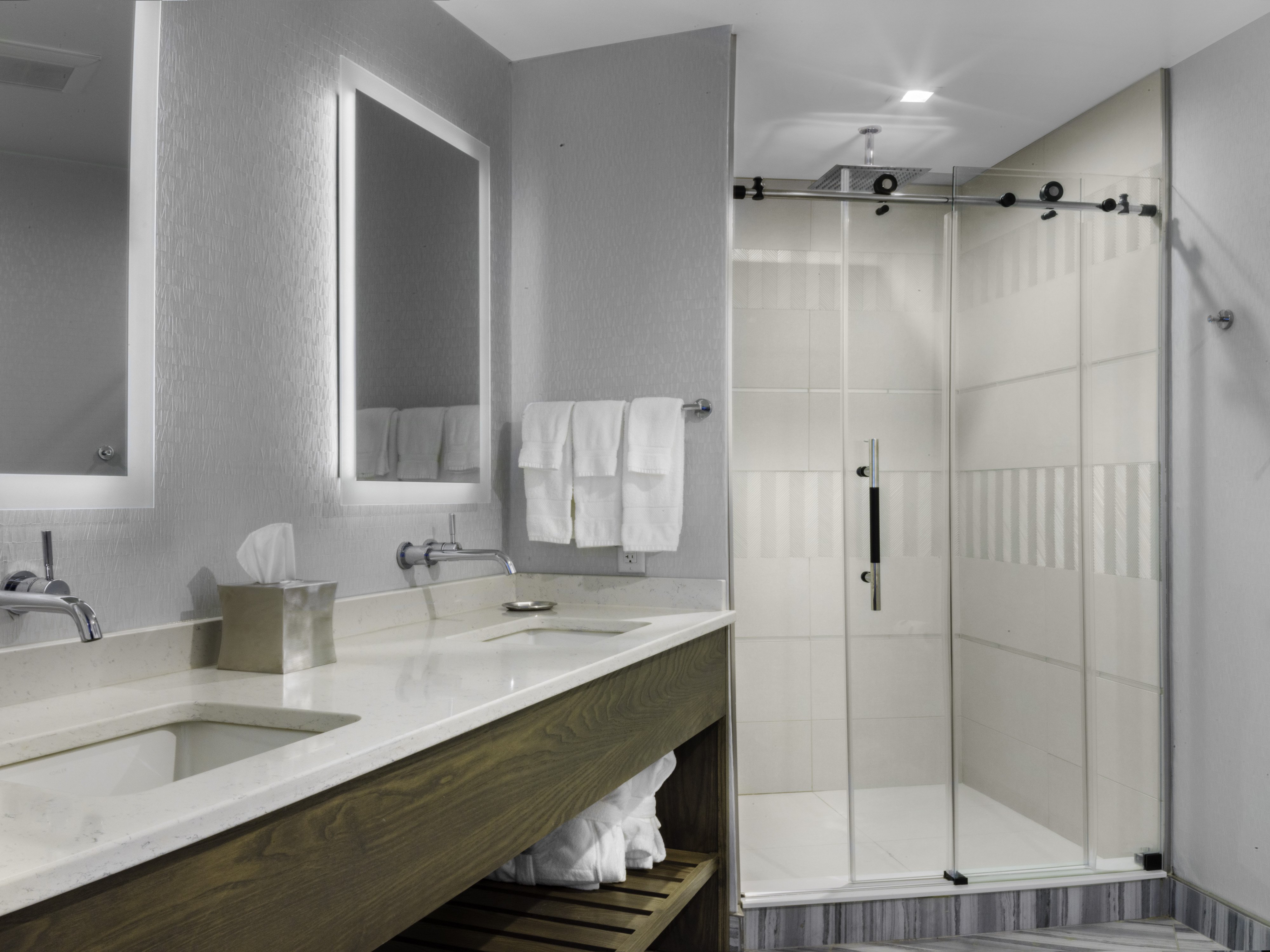voco Niagara Falls - the Cadence, an IHG Hotel 53/55