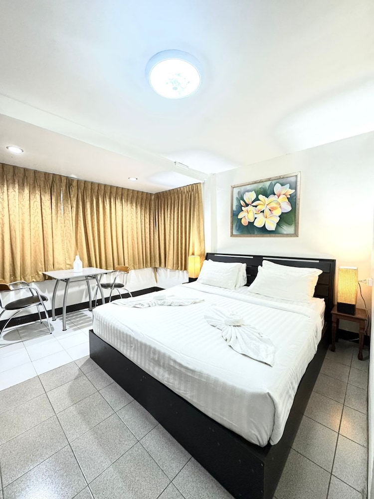 GRAND, KING BED