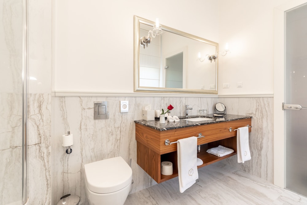 Le Premier Boutique Hotel 24/66