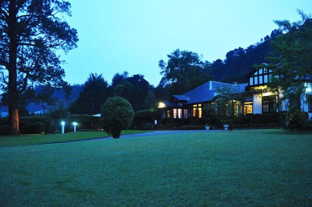 Hill Cottage 25/29