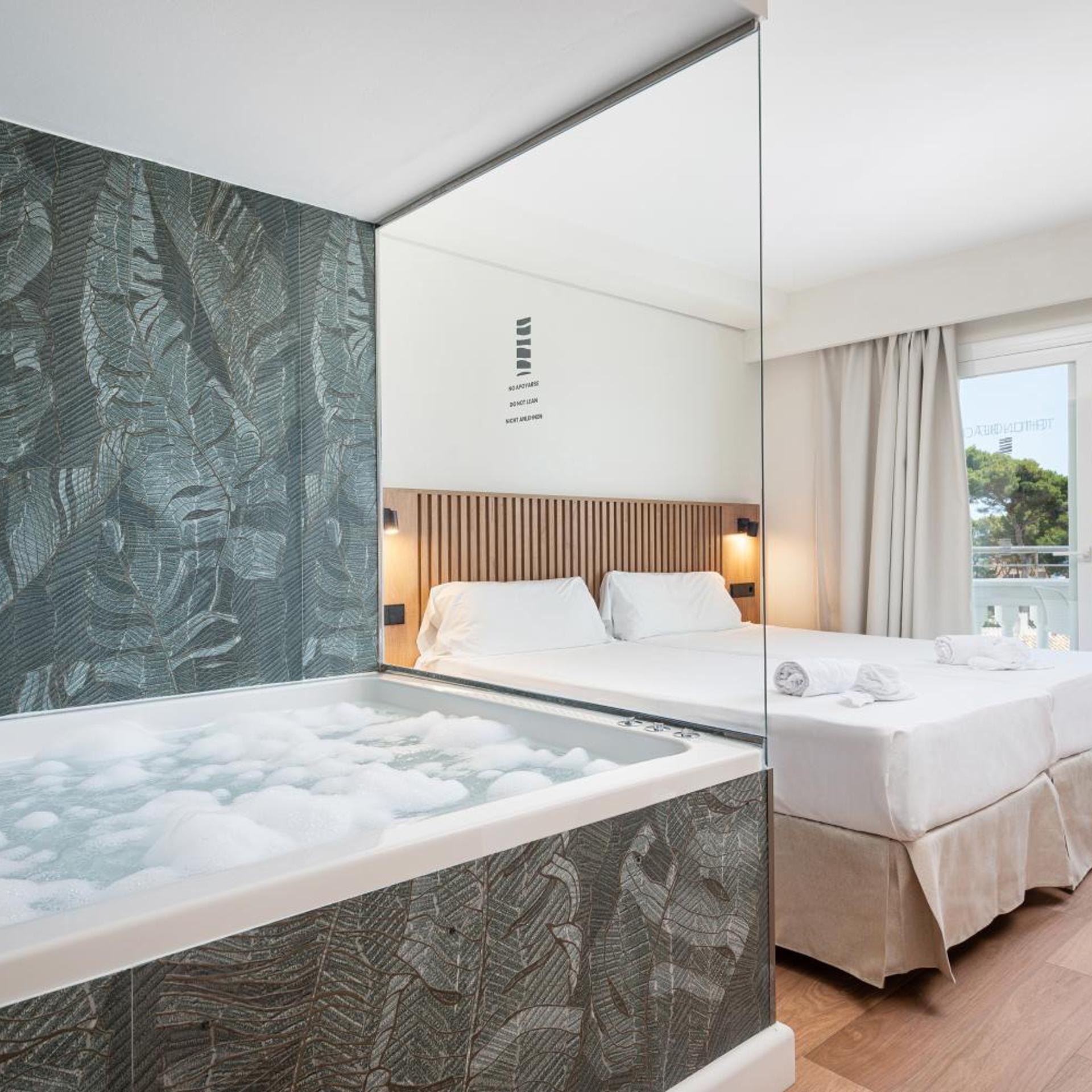 غرفة ديلوكس بسرير مزدوج بشرفة، WelikeHotel Triton beach 4/10