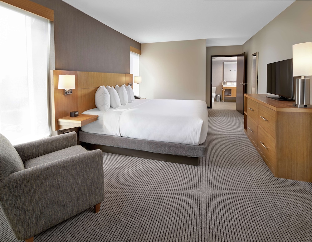 DoubleTree by Hilton Edmonton Downtown 15/50