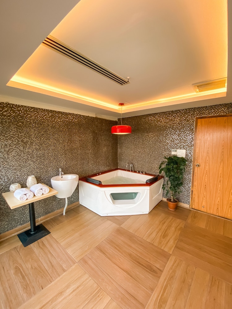 COVENTINA LAKE SUITES 30/65