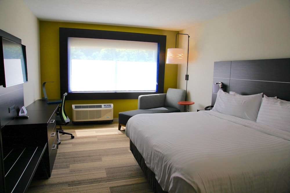 Holiday Inn Express Suites Oswego 6/48