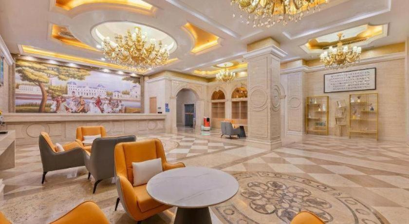 Vienna Hotel (Shenzhen Convention and Exhibition Center, Fuhai Qiaotou) 59/63