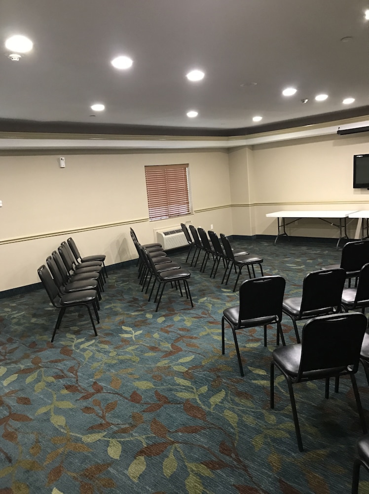Candlewood Suites La Porte 34/40