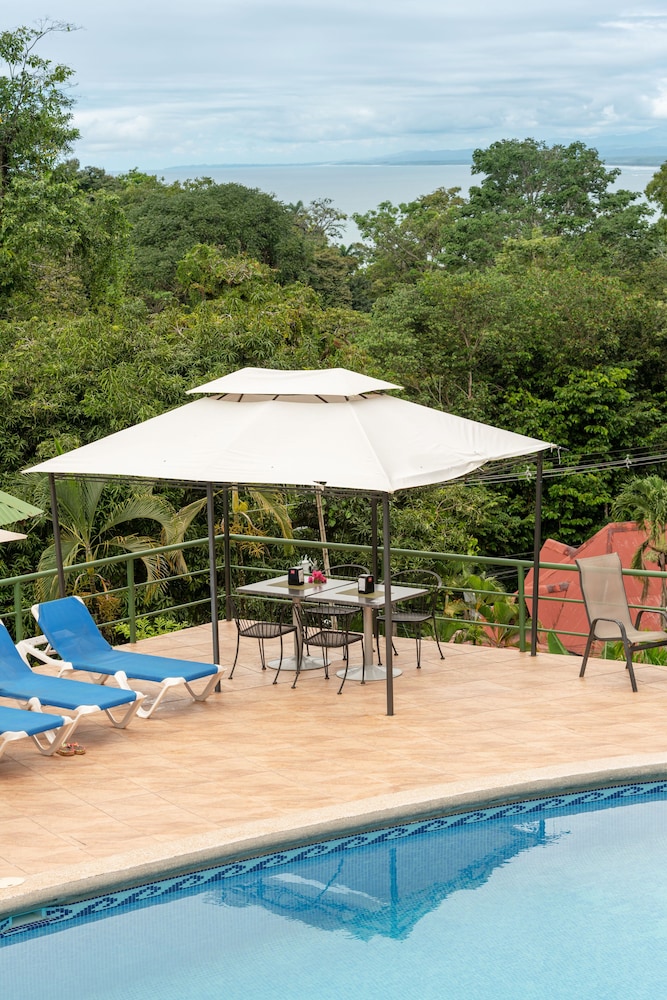 Tabulia Tree Hotel and Villas 68/77