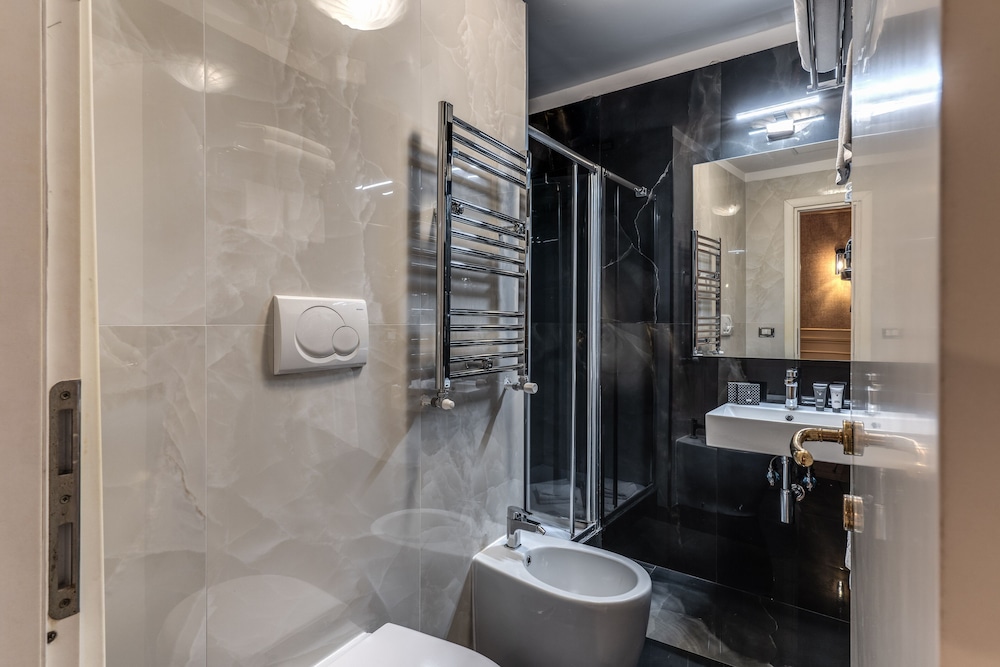 Relais Fontana di Trevi 58/64