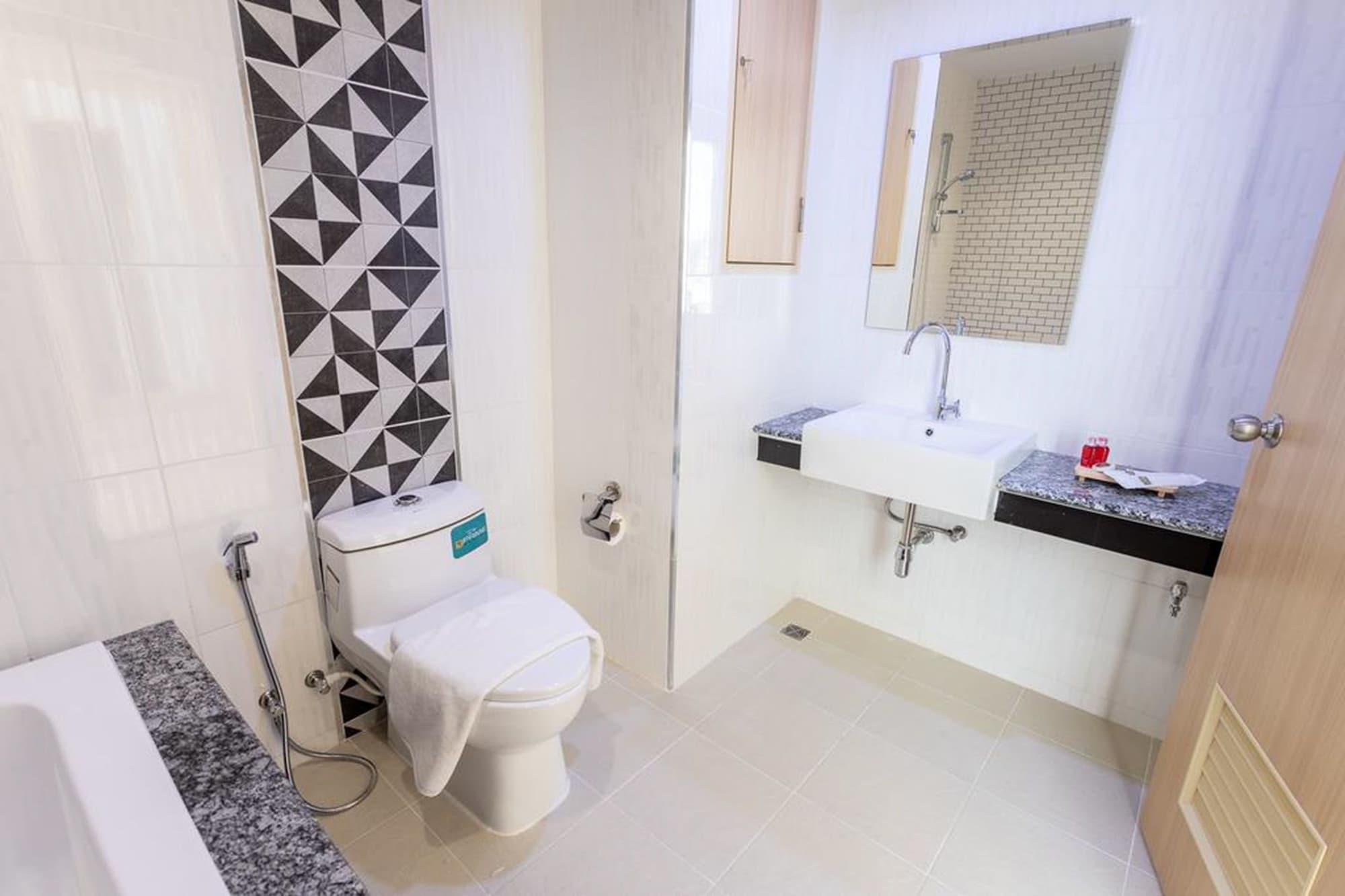 O2 Hotel Lopburi 12/15