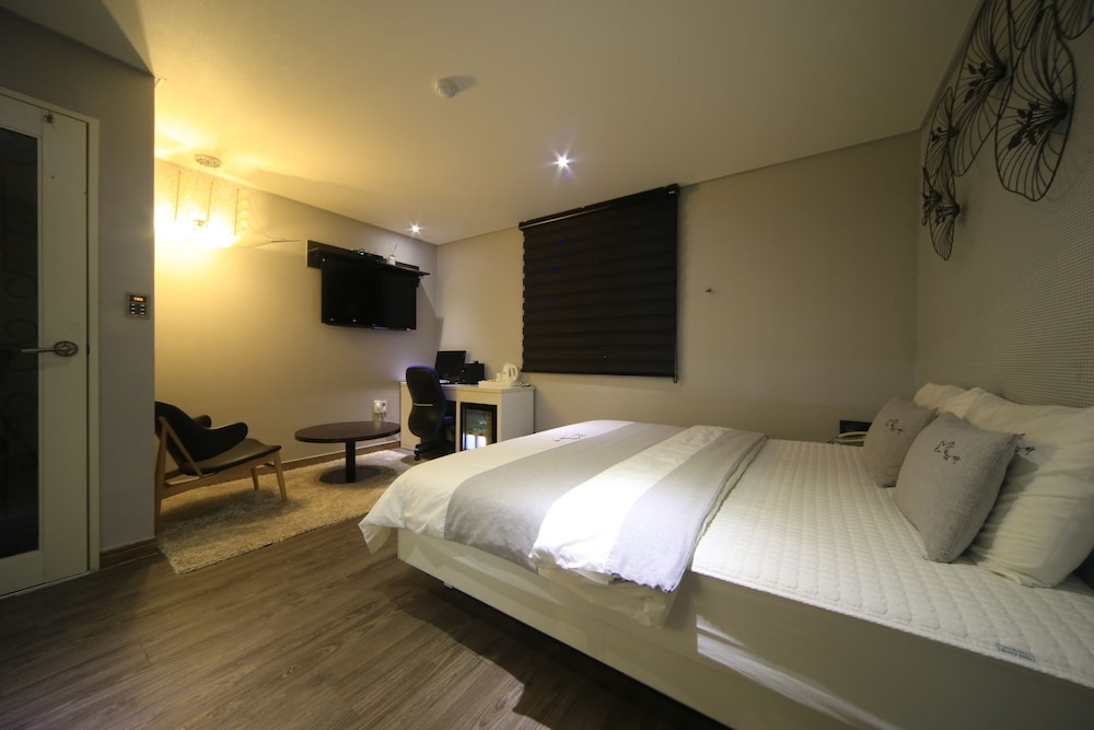 Busan H-Avenue Hotel Seomyeon Station 13/58