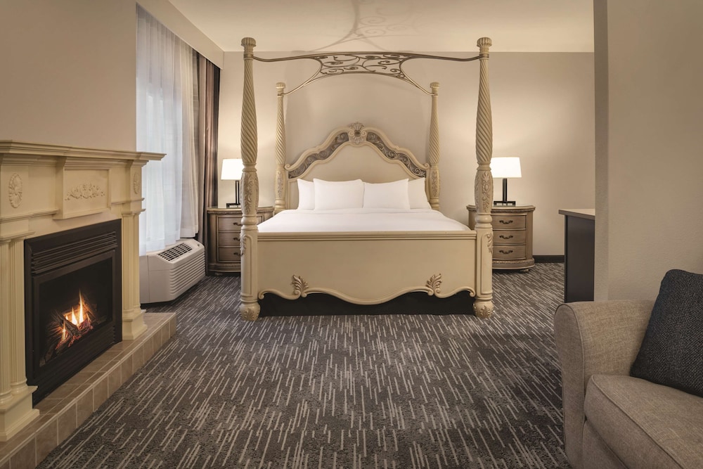 Country Inn & Suites by Radisson, Galena, IL 16/67
