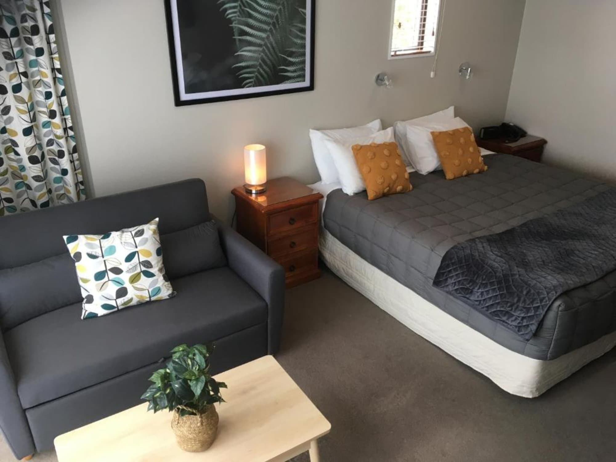 SUPERIOR, SUITE, BATHTUB