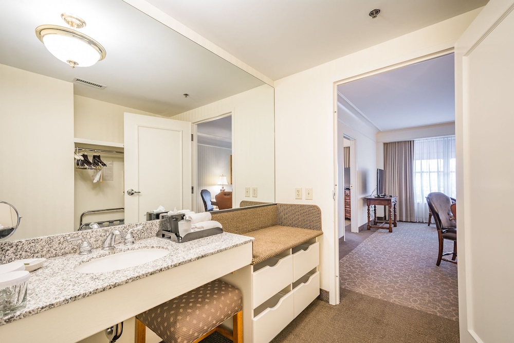 O Henry Hotel 28/70