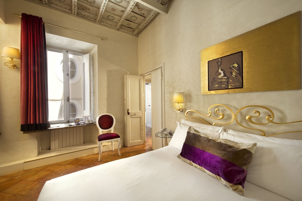 ROOM, DOUBLE BED
