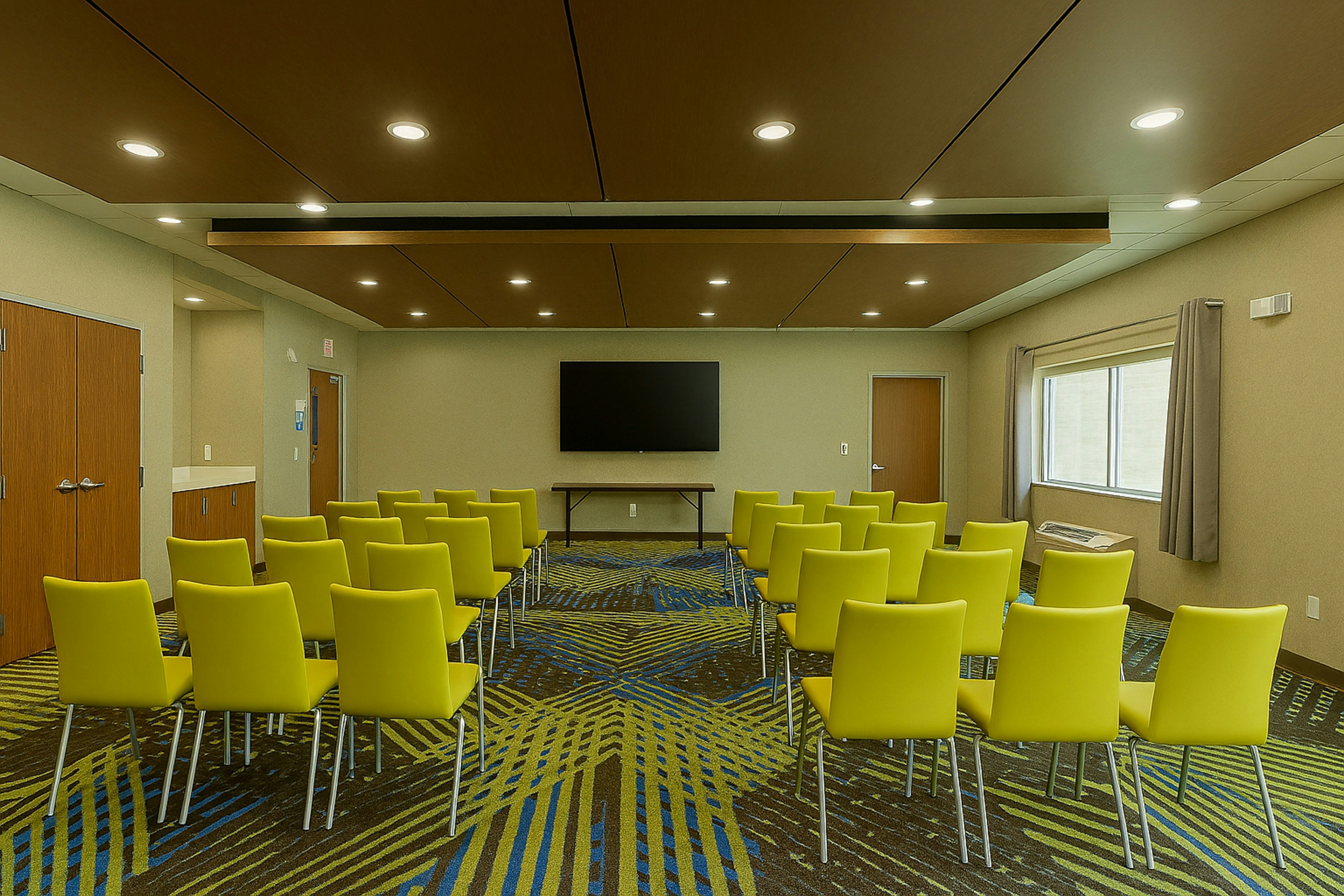 Holiday Inn Express Suites Lindale 54/68