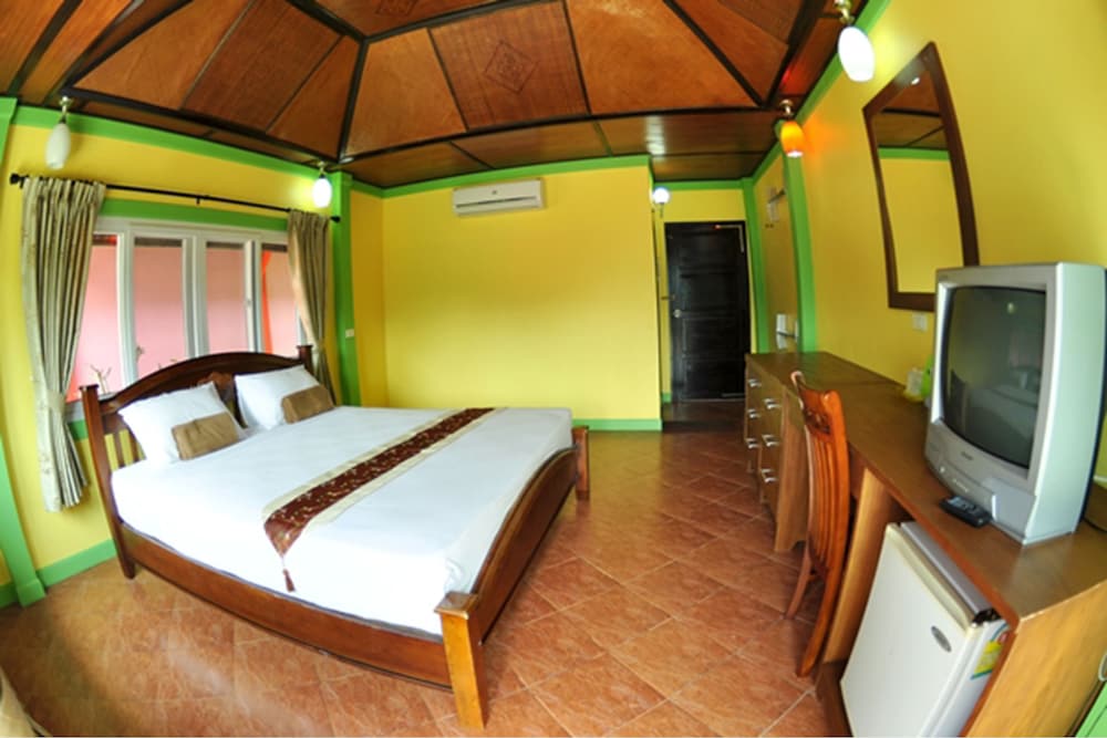Phi Phi Viewpoint Resort 18/65