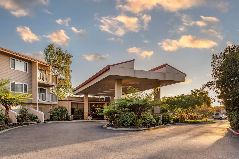 Best Western Plus Garden Court Inn 4/54