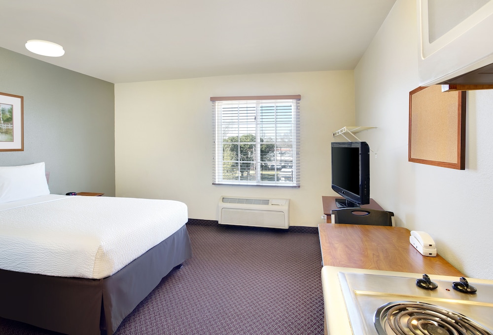 ROOM, QUEEN BED, ACCESSIBLE