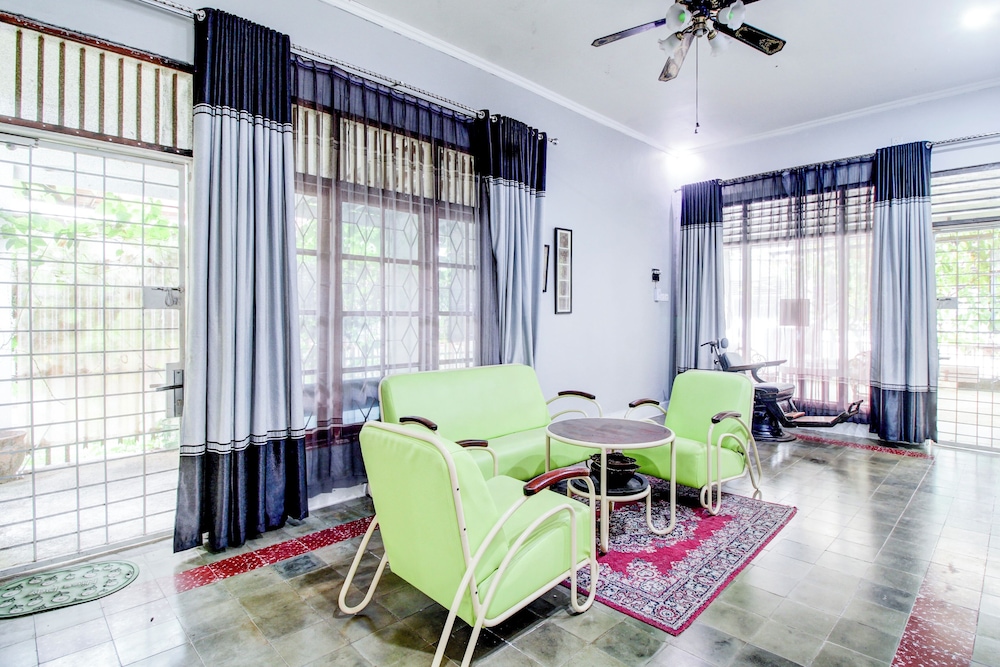 Hotel O Jalan Jenderal Sudirman Near Imam Bonjol Square Formerly Nelvi Guest House 33/50