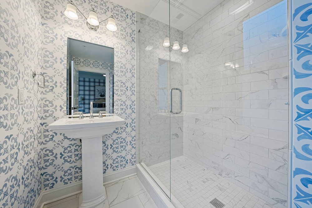 The Washington Boutique Hotel near Cedar Point & Sports Center 46/50