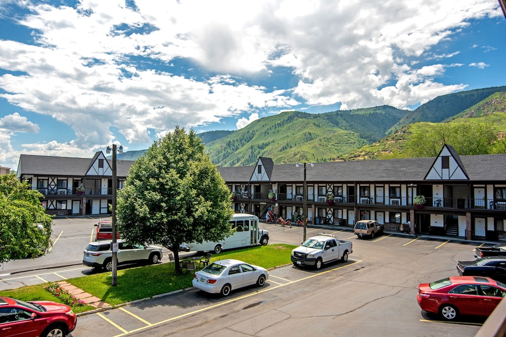 Silver Spruce Inn 33/50
