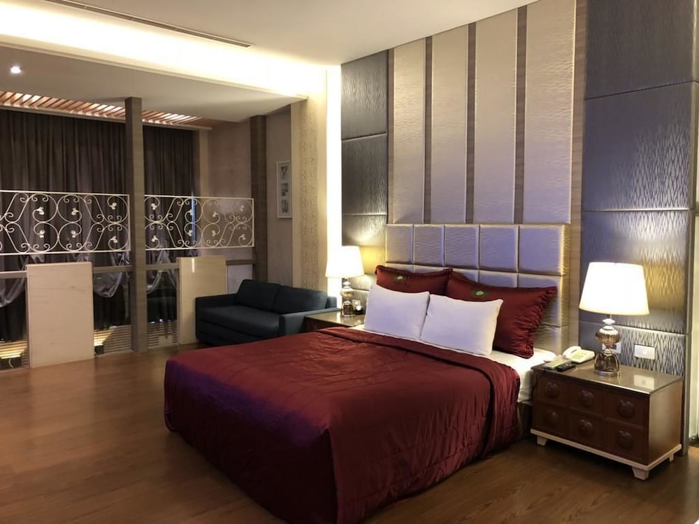 Leedon Motel 12/48