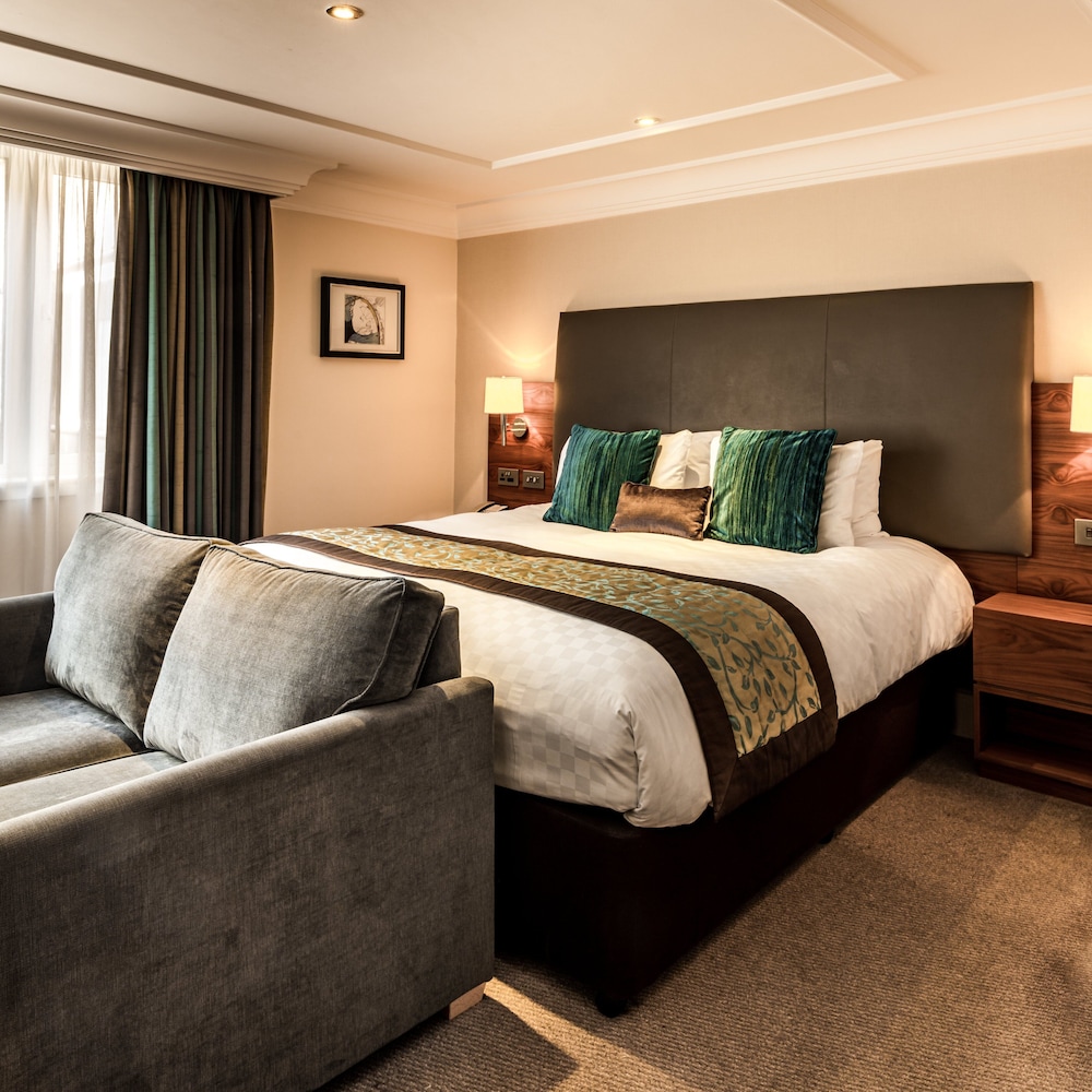 The Marble Arch Hotel, by Thistle 25/83