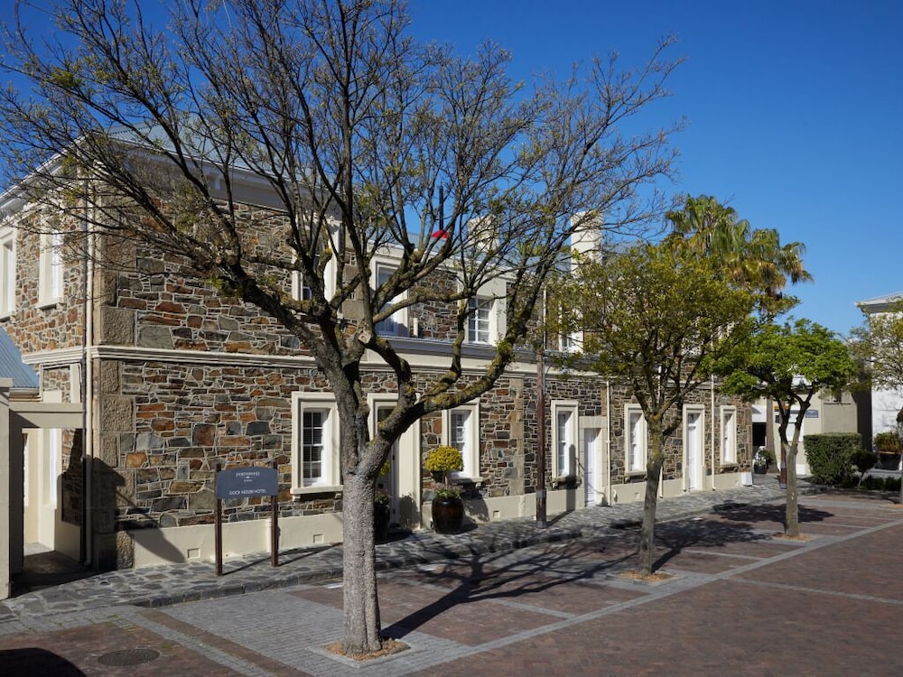 Dock House Boutique Hotel 39/49