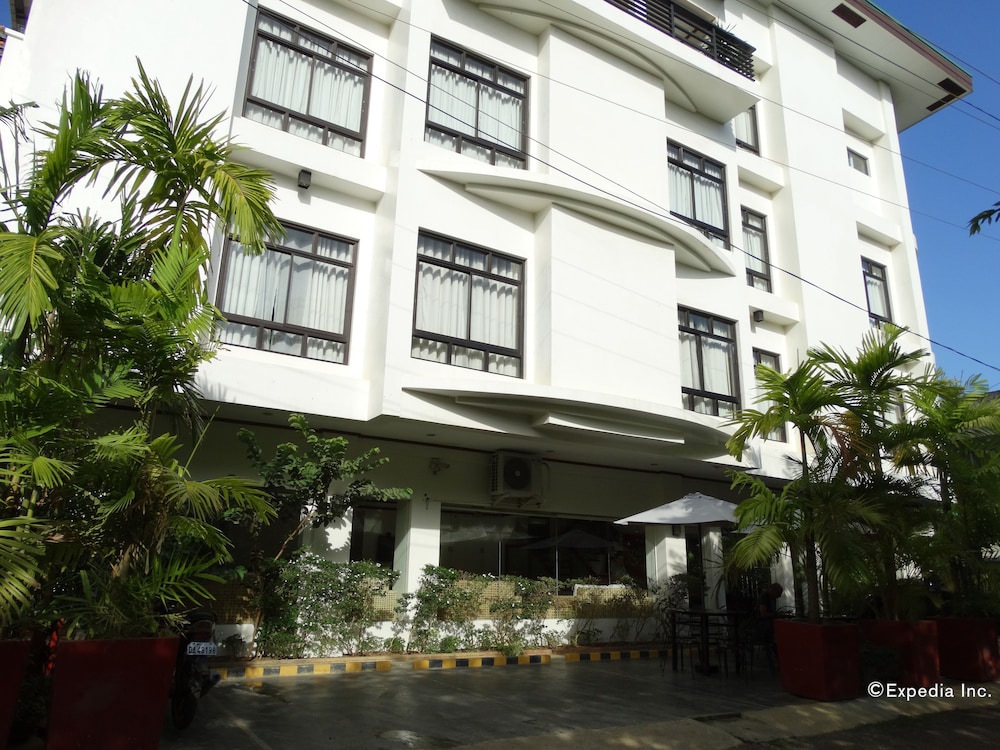 Ipil Suites Puerto Princesa 1/40