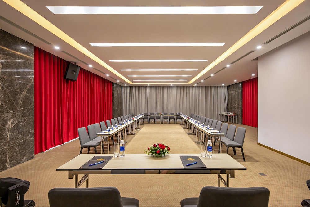 Golden Lotus Grand Hotel 38/49