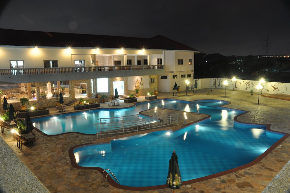 Mensvic Grand Hotel 7/53