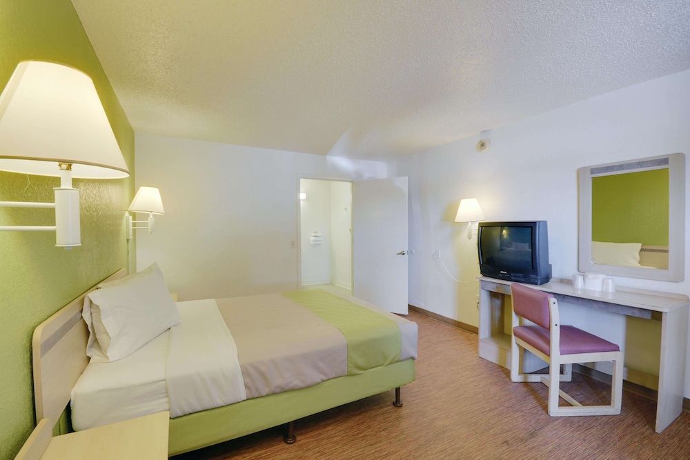 Motel6 Baytown, TX - Baytown East 26/63