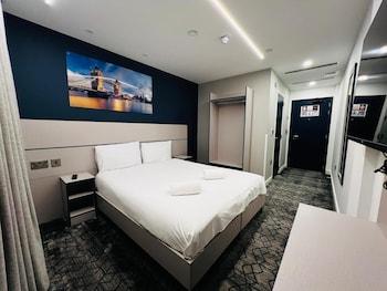 Deluxe, King and Twin Beds, Accessible