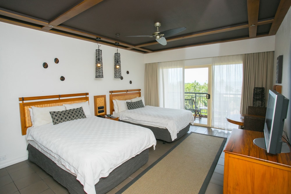 Outrigger Fiji Beach Resort 13/31