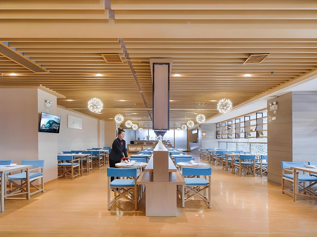 Vienna International Hotel (Suzhou New District) 10/17